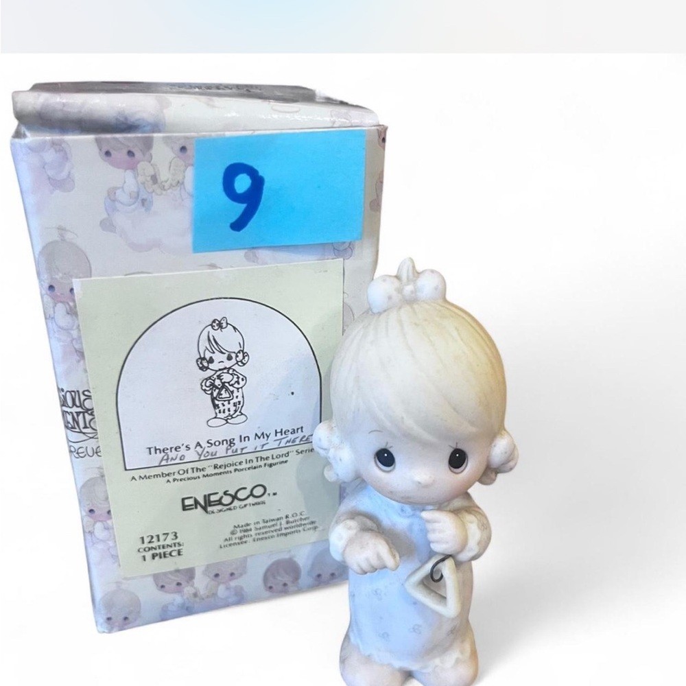 Precious Moments ‘There’s a song in my Heart’ Figurine in excellent condition